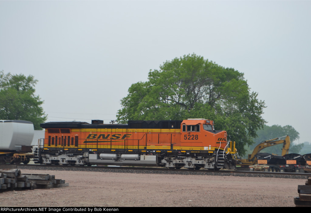 BNSF 5228